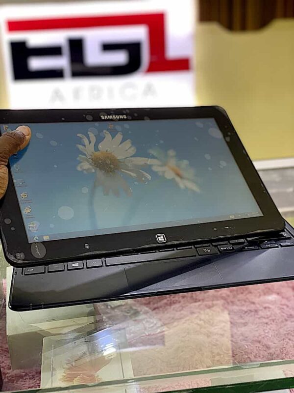 Touchscreen/detachable Samsung 700T